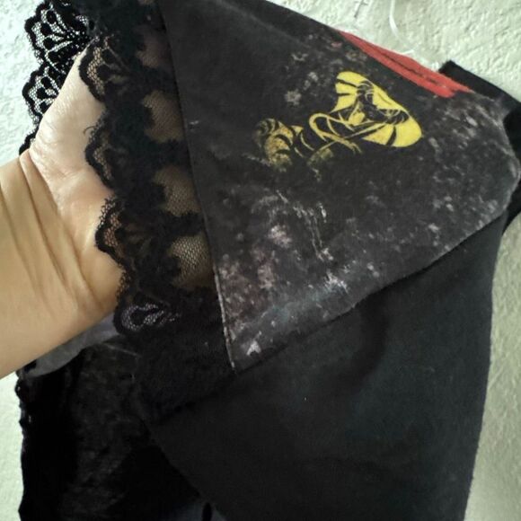 Disney Special Edition Women's Asymmetrical Tee Top Size Medium Black Graphic - Picture 6 of 11